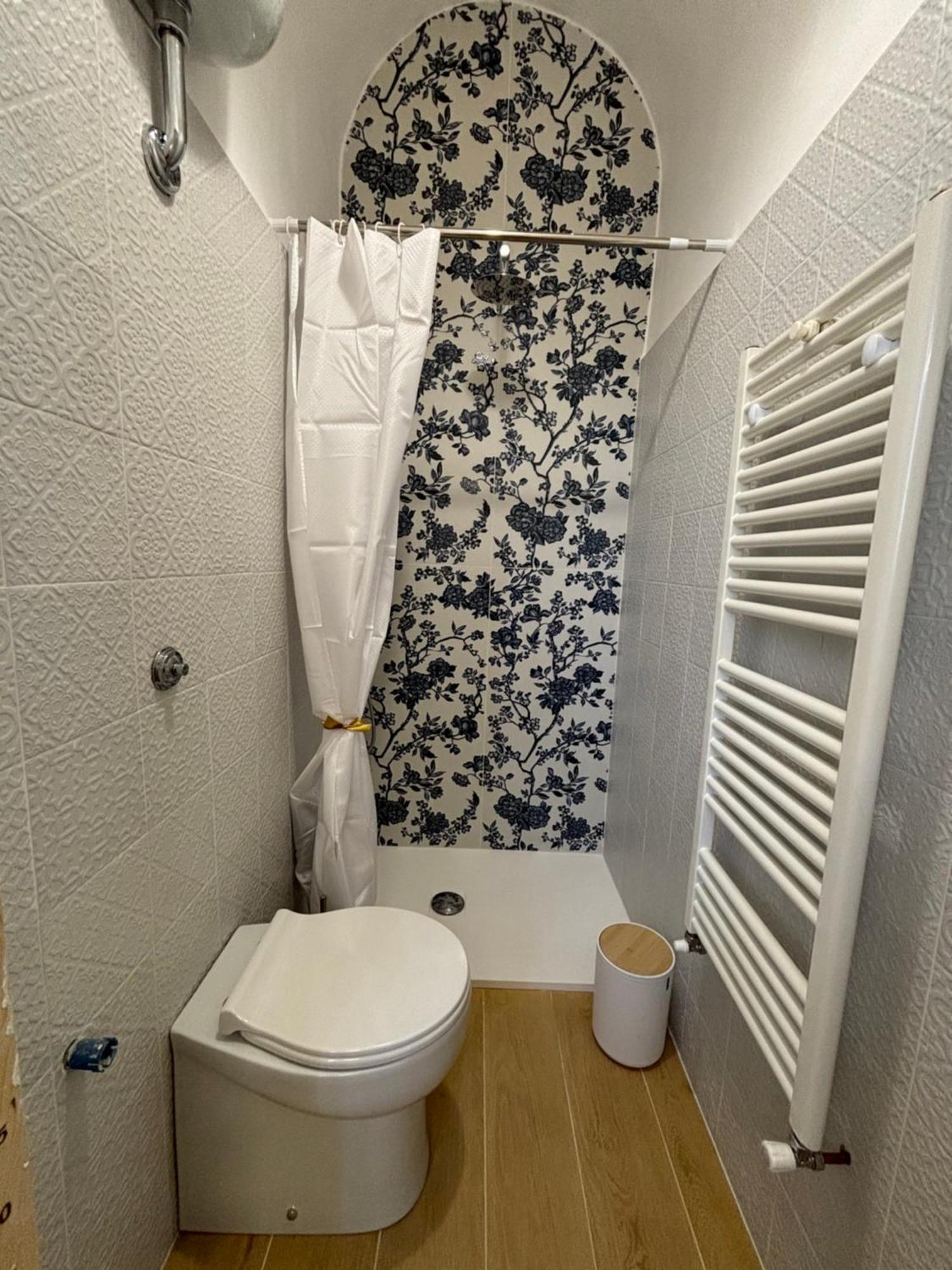 Casa Vacanze La Donna Di Cuori 볼테라 외부 사진