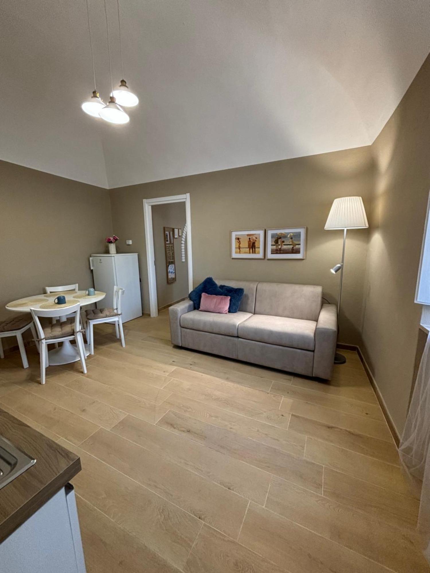 Casa Vacanze La Donna Di Cuori 볼테라 외부 사진