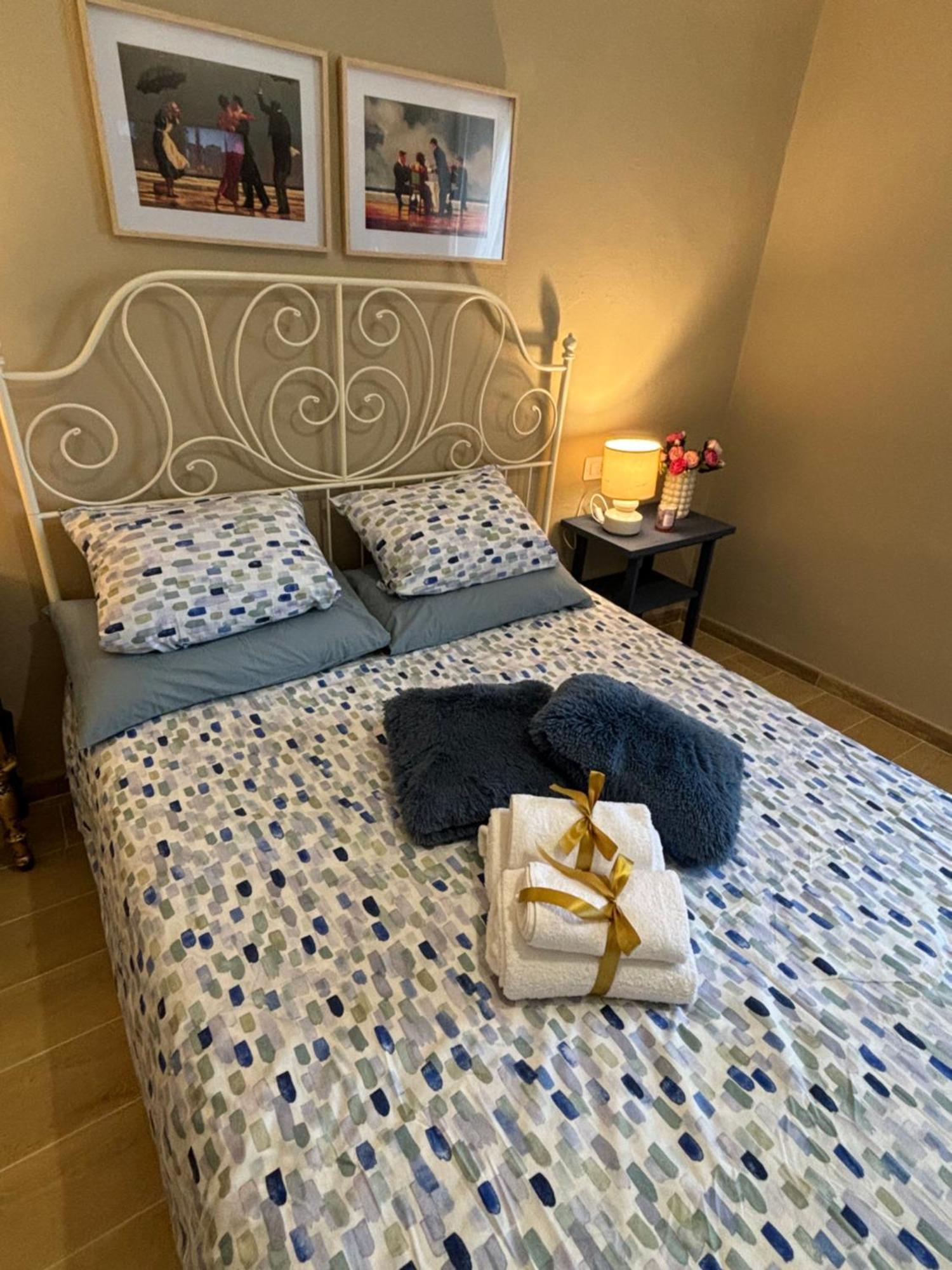 Casa Vacanze La Donna Di Cuori 볼테라 외부 사진