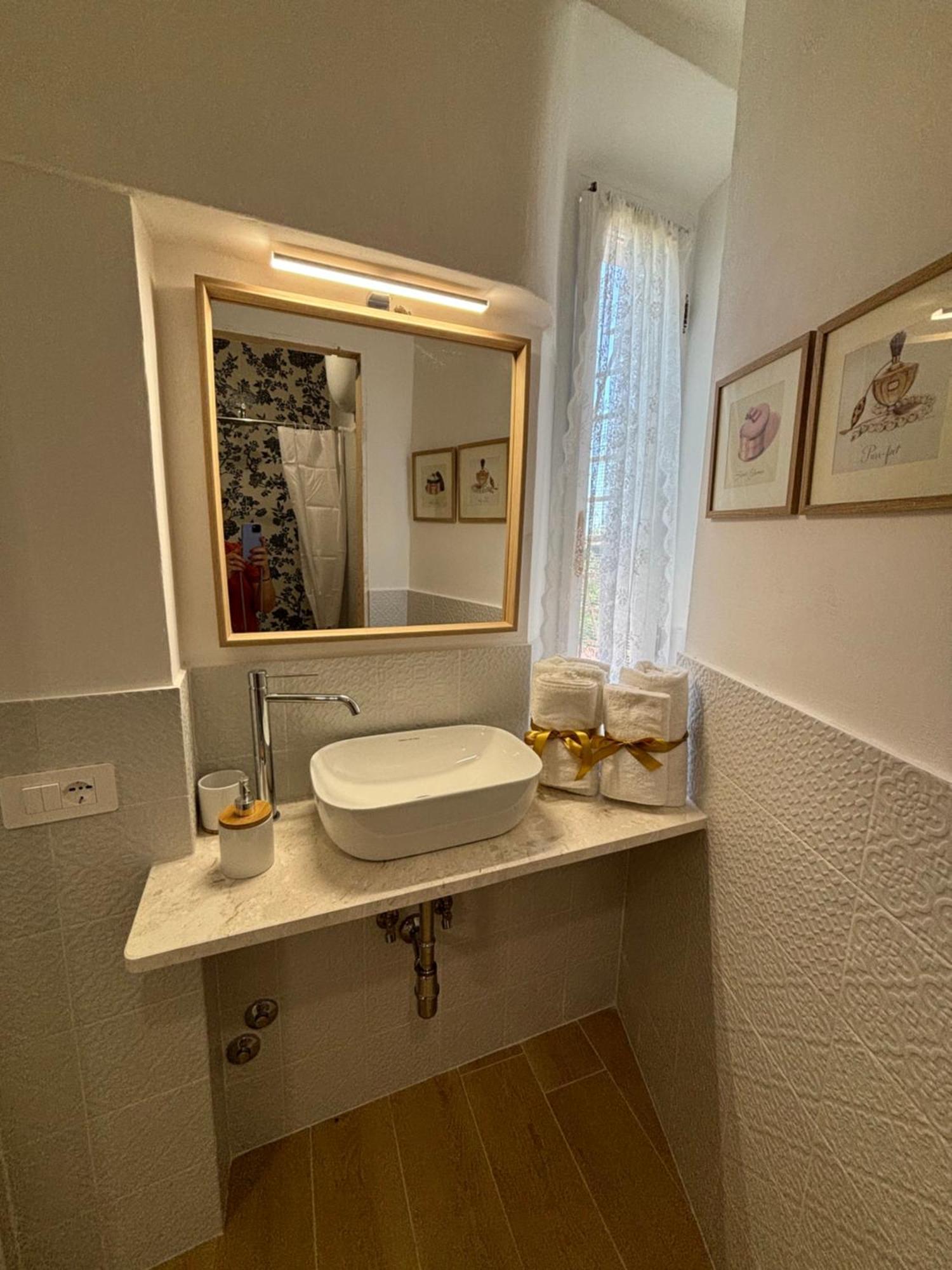 Casa Vacanze La Donna Di Cuori 볼테라 외부 사진