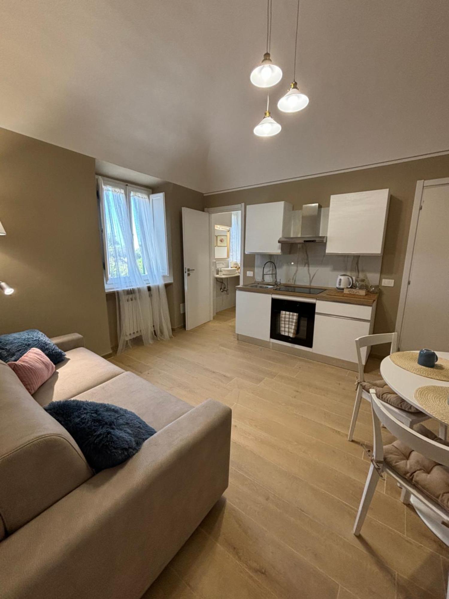 Casa Vacanze La Donna Di Cuori 볼테라 외부 사진
